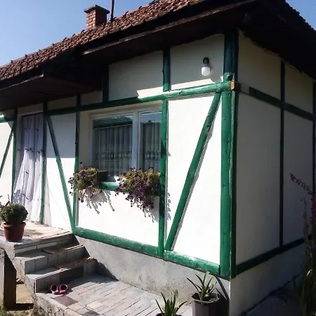 Bazeni-etno Selo U Visokom Apartment