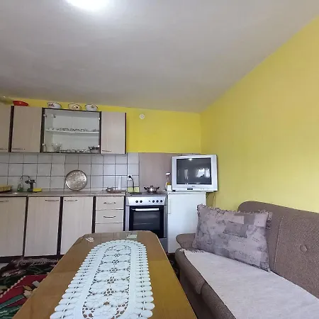 Bazeni-etno Selo U Visokom Apartament *