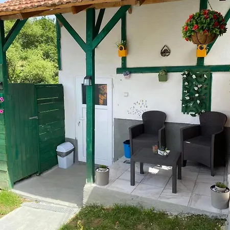 Bazeni-etno Selo U Visokom Apartament *